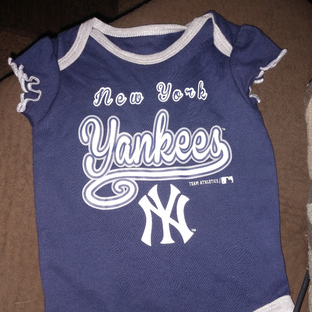 NWOT new York Yankees onesie